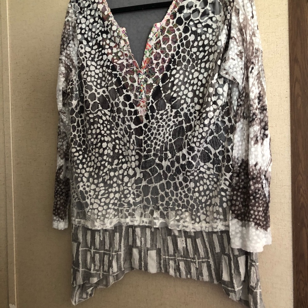 Black multicolored bubble shirt